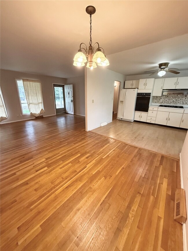 Photo - 15 Potomac Dr