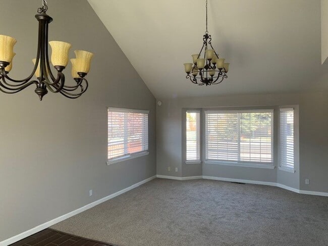 Photo - 3 Bed/2.5 Bath NE Bend Single Family Home with Hot Tub