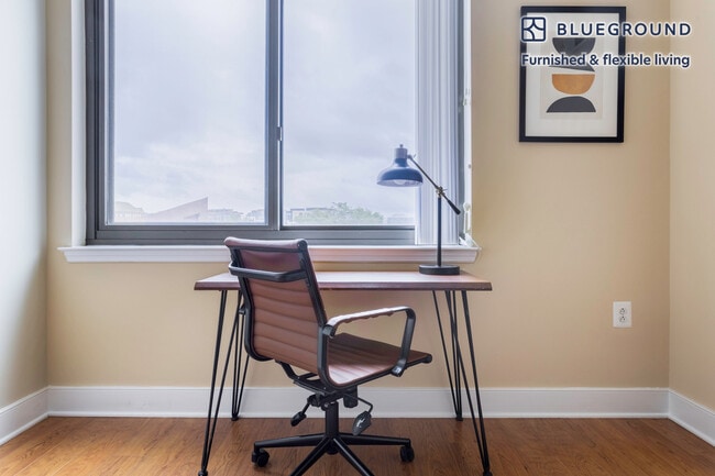 Photo - 415 L St NW Unidad FL5-ID904