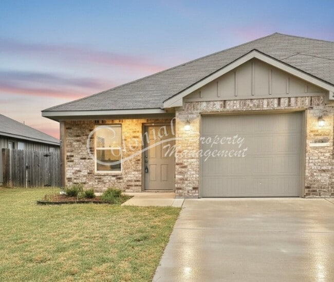 Building Photo - AVAILABLE NOW! (SECTION 8 ACCEPTED)