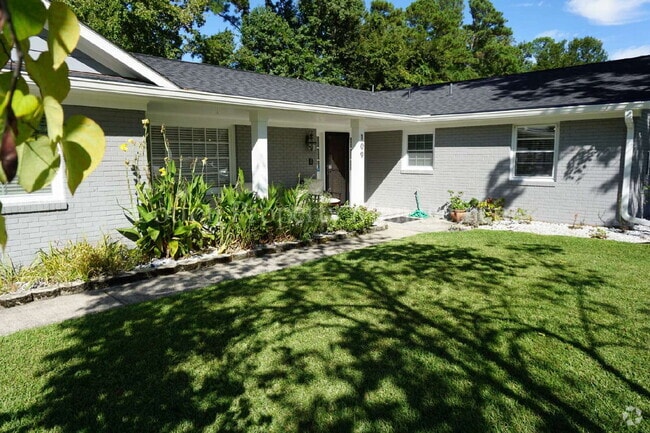 Building Photo - 109 E Sand Hills Dr Rental
