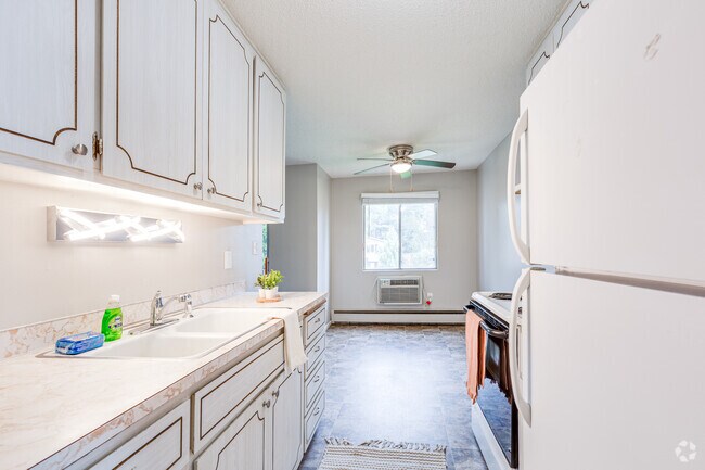 212 Building - 2BR, 1BA - 926SF - Kitchen and Dining