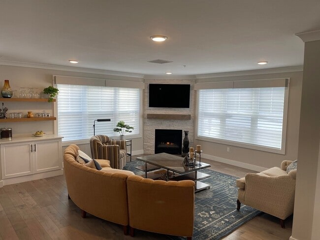 Building Photo - 2075 Lafayette Rd Unit A12