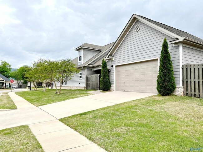 Photo - 2625 Mountain Stream Way SE