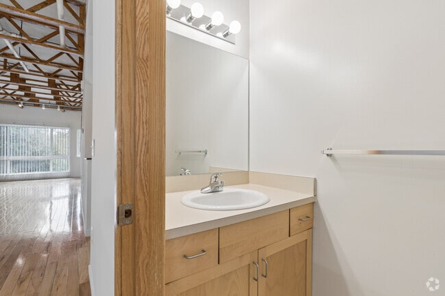 2BR, 2.5BA - 1,520SF - Bathroom