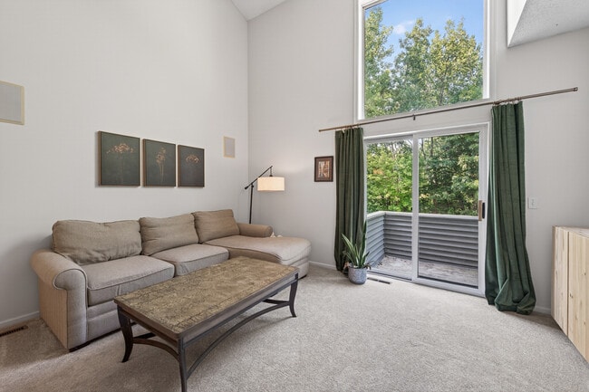 Photo - 631 Woodduck Dr