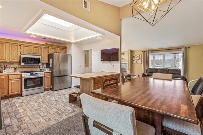 Photo - Immaculate 3 Bedroom & 2 Bathroom Unit 2nd Floor - House