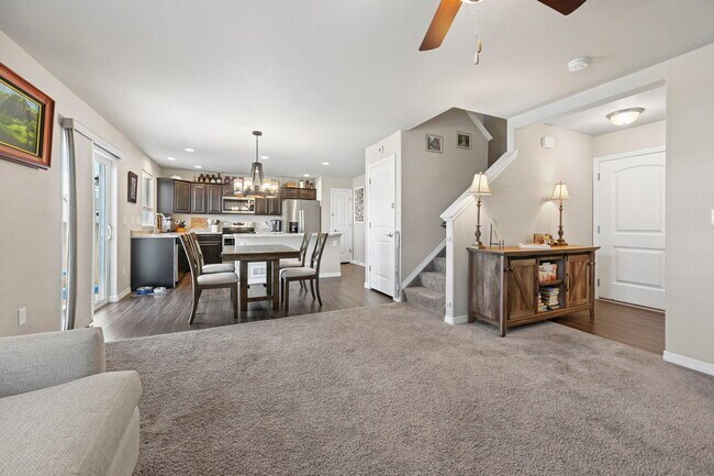 Photo - 6437 Vedder Dr
