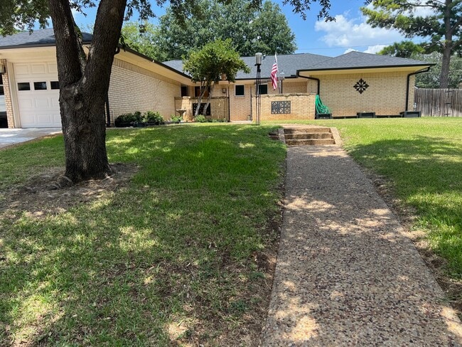 Building Photo - 1821 E Cedar Elm Dr Rental