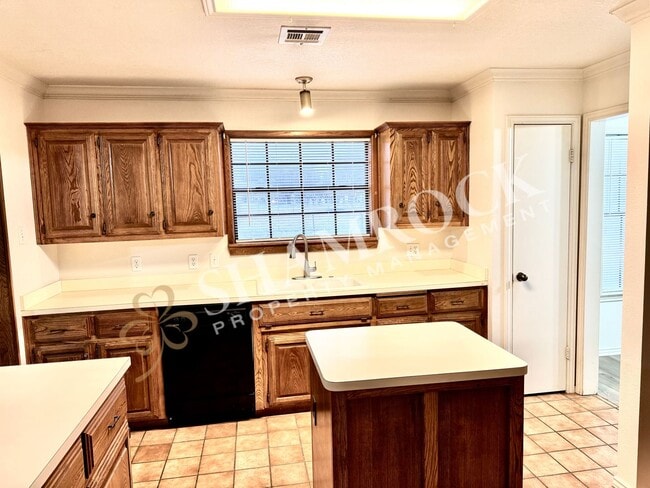 Photo - 712 N Crooked Creek Rd