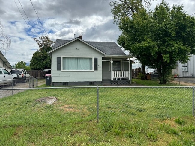 CHARMING OLDER 2 BEDROOM HOME W/ BUILT INS - CHARMING OLDER 2 BEDROOM HOME W/ BUILT INS