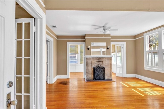 Photo - Upstairs Large 3 bedroom apartment in Ardsley Park