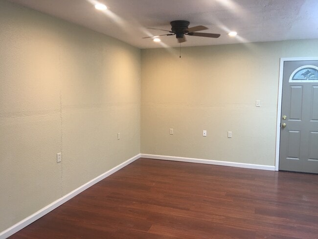 Building Photo - 2604 Brownsville Rd Unit 2604 Brownsville rd Basem Rental