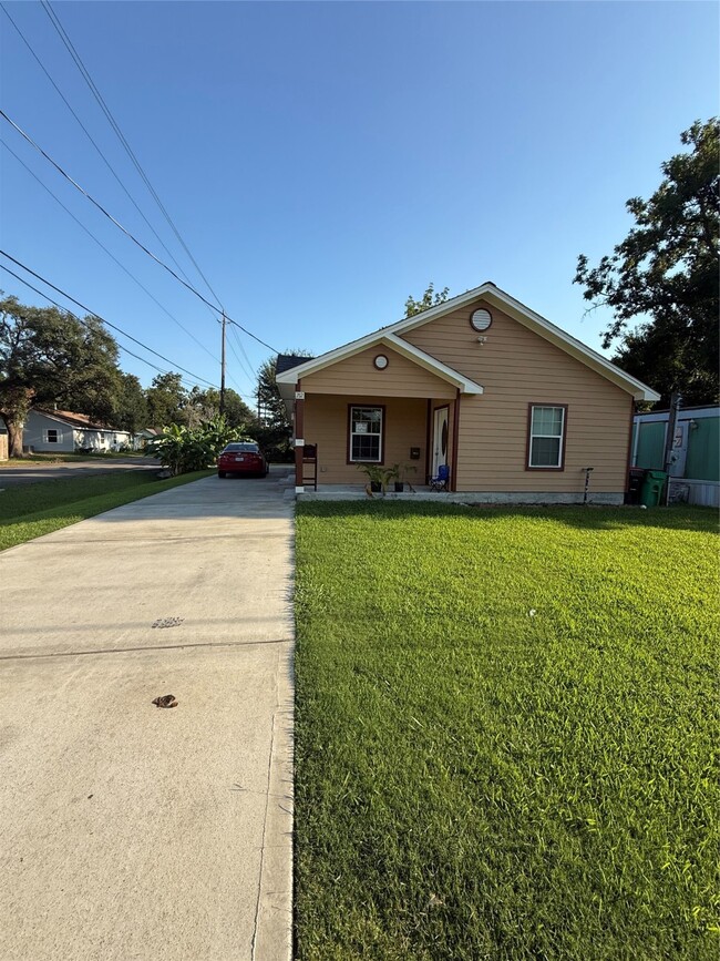 Photo - 210 E Homan Ave