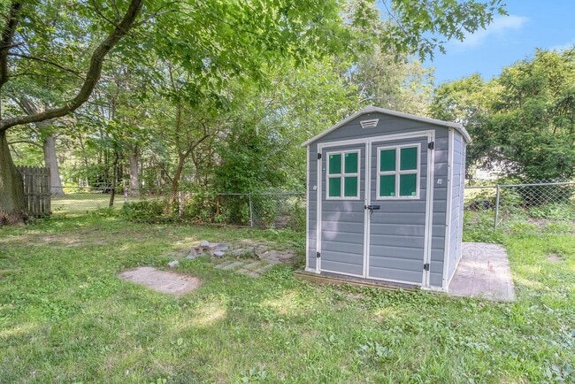 Photo - Contemporary, remodeled 920sqft., 3-bedroom, 1-bath single-family ranch with yard