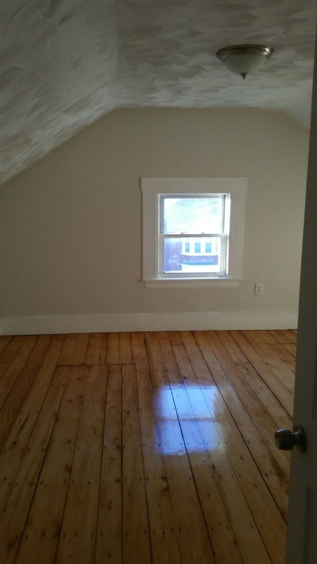 Building Photo - 17 Perrin St Unit 17 Perrin Street Rental