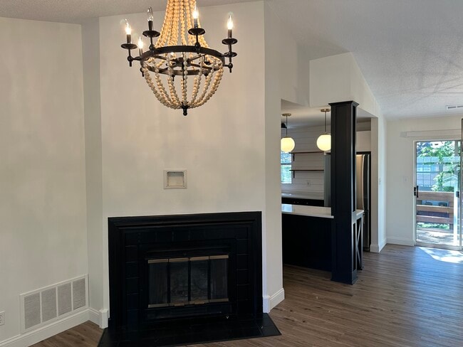 Photo - 1605 Thrush Ter Unidad 1605