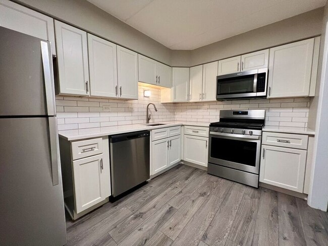Photo - 170 E Lake St Apartment Unit 104 R