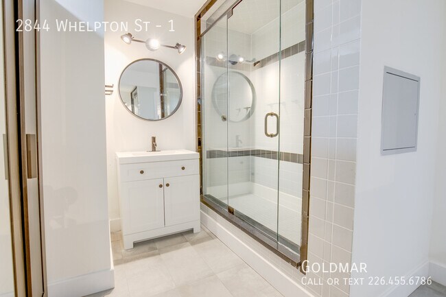 Photo - New Listing in Vibrant Ford City Unité 1