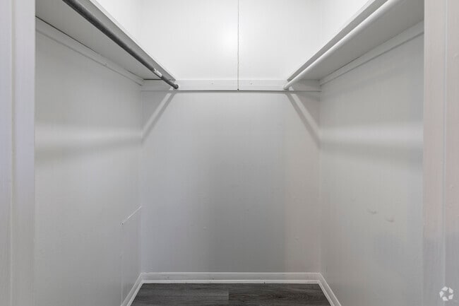 1BR, 1BA - 750SF - McIntyre Apartments