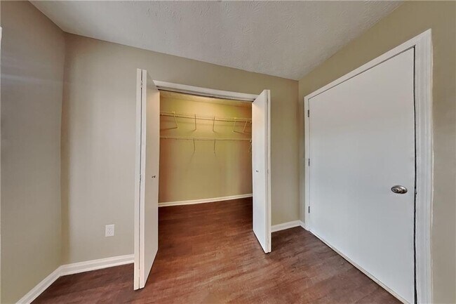 Photo - 2760 Blarney Way NW