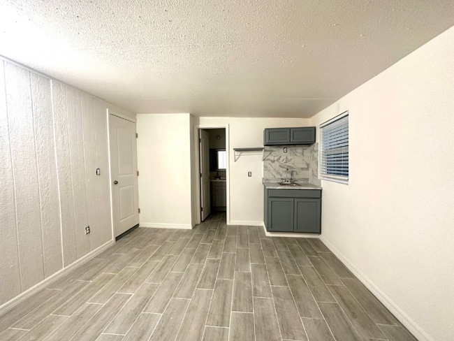 Building Photo - 8130 Rolling Log Dr Rental