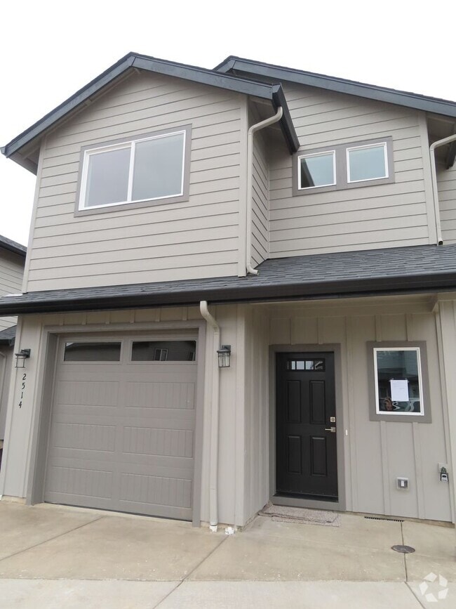 Building Photo - 2514Justine - FH Unit 2514 Rental
