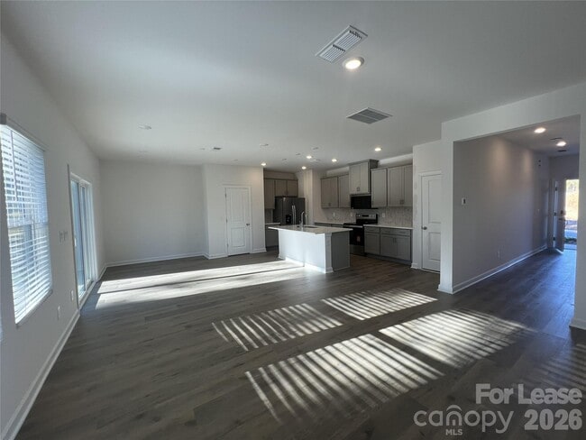 Photo - 1500 31st St NE