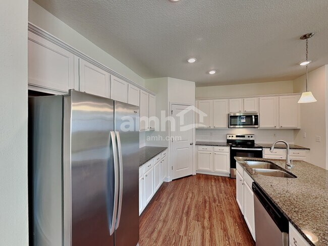 Photo - 105 Moultrie Crossing Ln