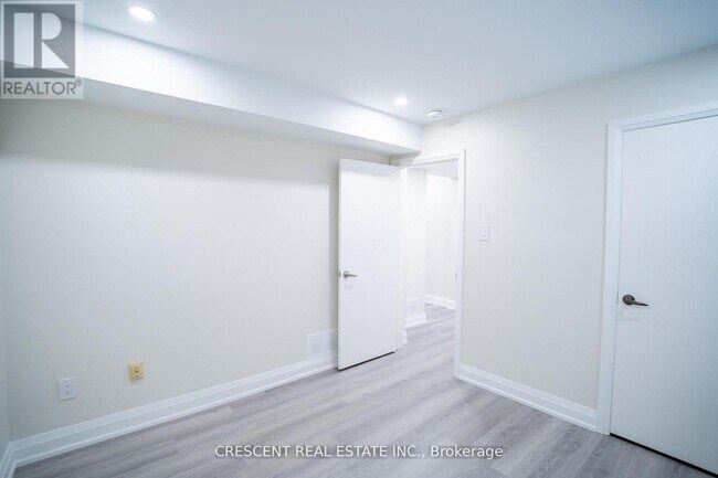 Photo - 19 Queen St W Unit 1