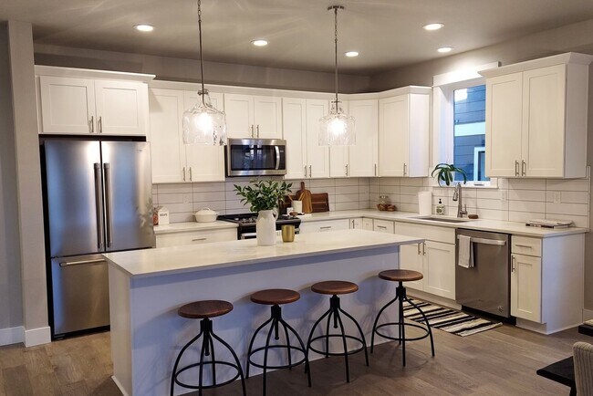 Photo - 1118 SW Dottie Ct