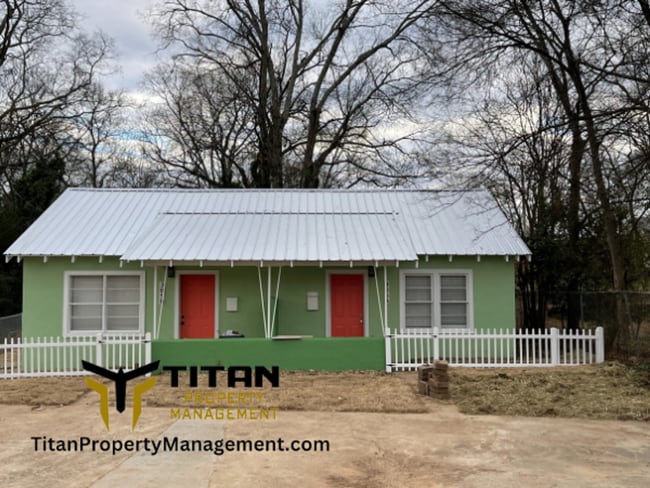 Updated Studio Apartment - Updated Studio Apartment