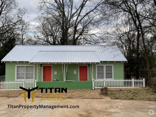 Building Photo - Updated Studio Apartment