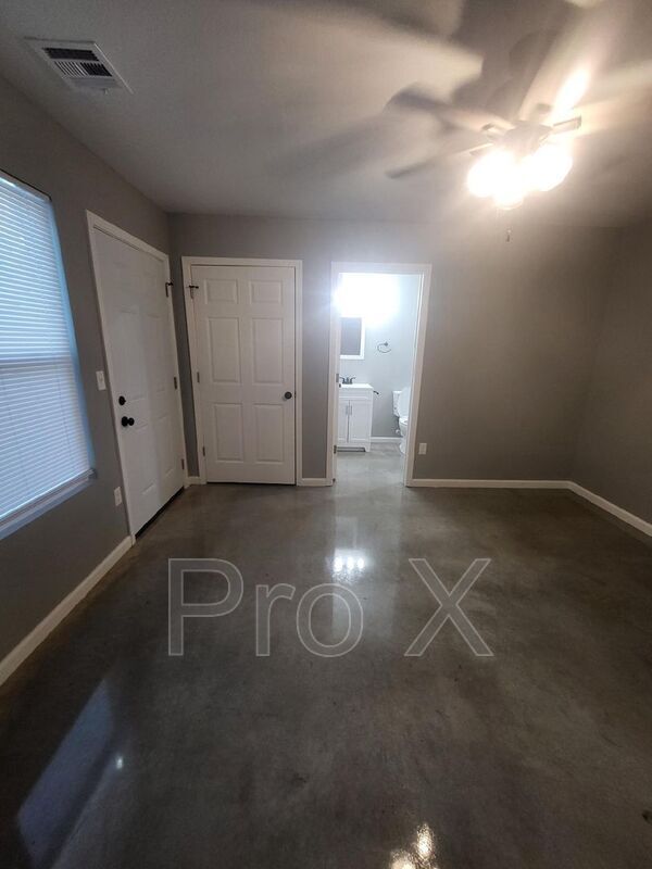 Photo - 1411 S Byers Ave