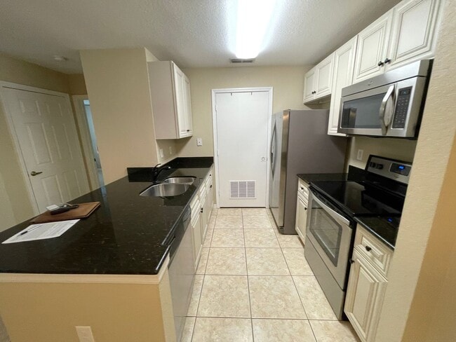 Building Photo - ANNUAL RENTAL - CAMDEN COVE 1 BED /1 BATH CONDO 1ST FLOOR Unit 2102