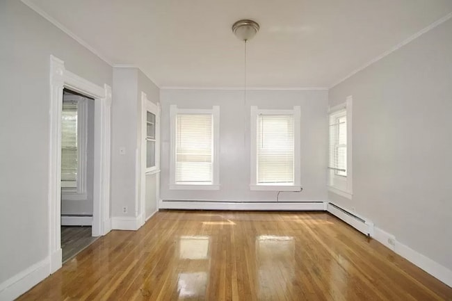 Building Photo - 19 Warriner Ave Rental