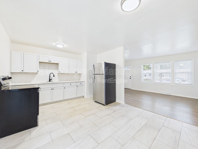 Photo - 11018 Booth Ave