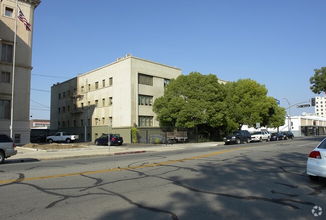 New Yorker Vintage Apartments - New Yorker Vintage Apartments