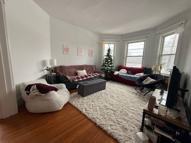 Building Photo - 98 Cypress St Unit 3