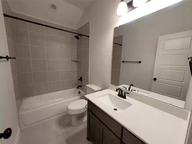 Building Photo - Available Now. 3 Bedroom 2 Bath Home