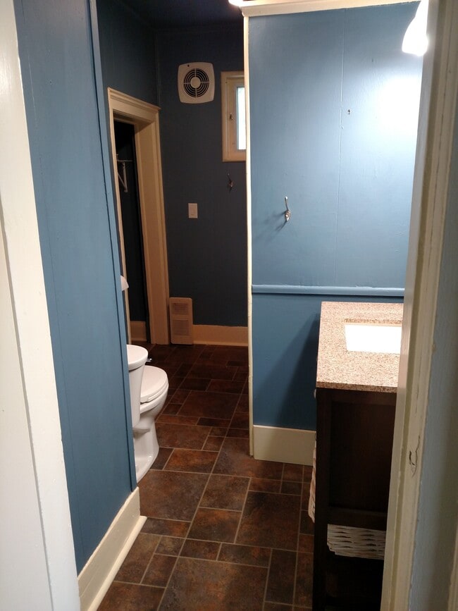 Photo - 1024 Main St