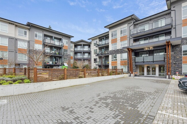 Building Photo - Stunning 2 Bed 2 Bath 893 Sqft Condo with Private Outdoor Patio for Rent in West Willoughby, Lang... Unit 120