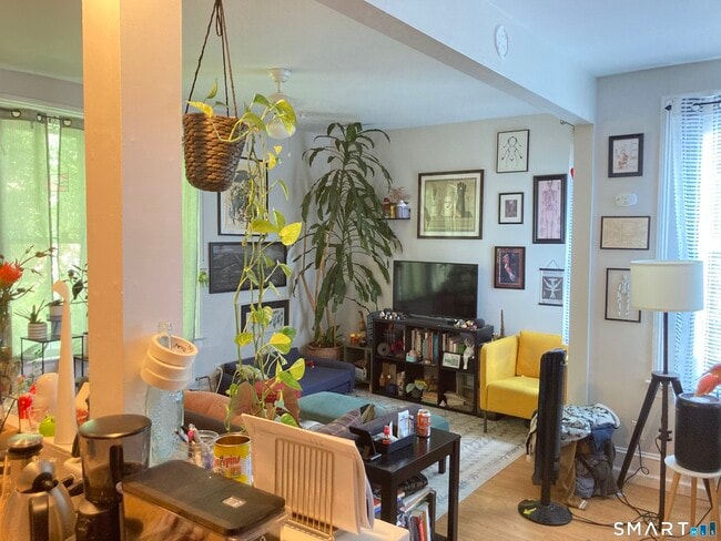 Photo - 102 Mansfield St