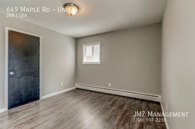 649 W Maple Rd Unidad 8