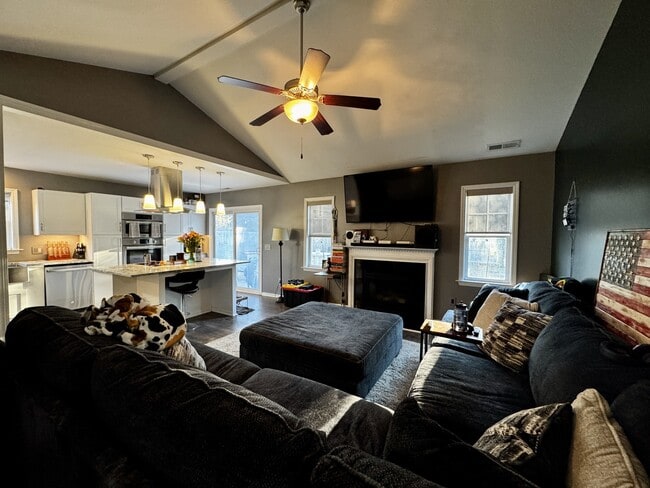 Photo - 211 Hidden Oaks Dr