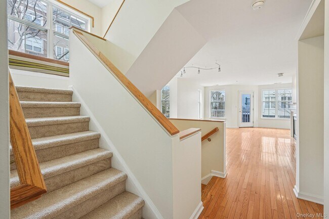 Photo - 2 Leeward Dr