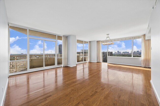 Building Photo - 15 Greenway Plz Unit 14F
