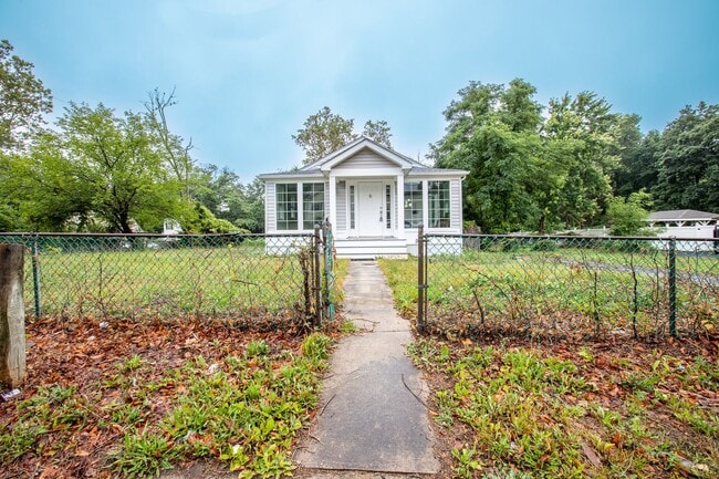 Building Photo - Newly Renovated 3 BR/1 BA Single-Family Ho...