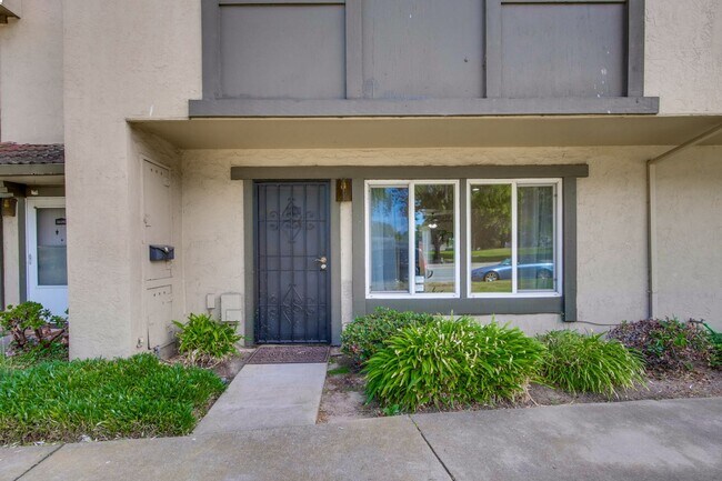 Photo - Beautiful 4 Bed 2.5 Bath Town Home in Fremont Northgate Area !