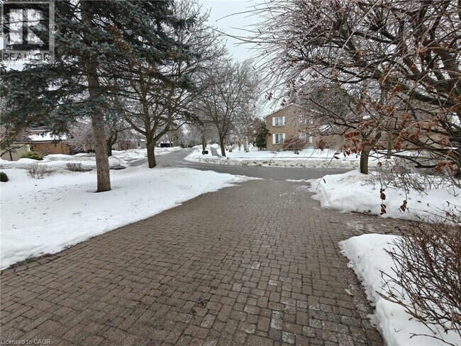 Photo - 362 Pommel Gate Crescent